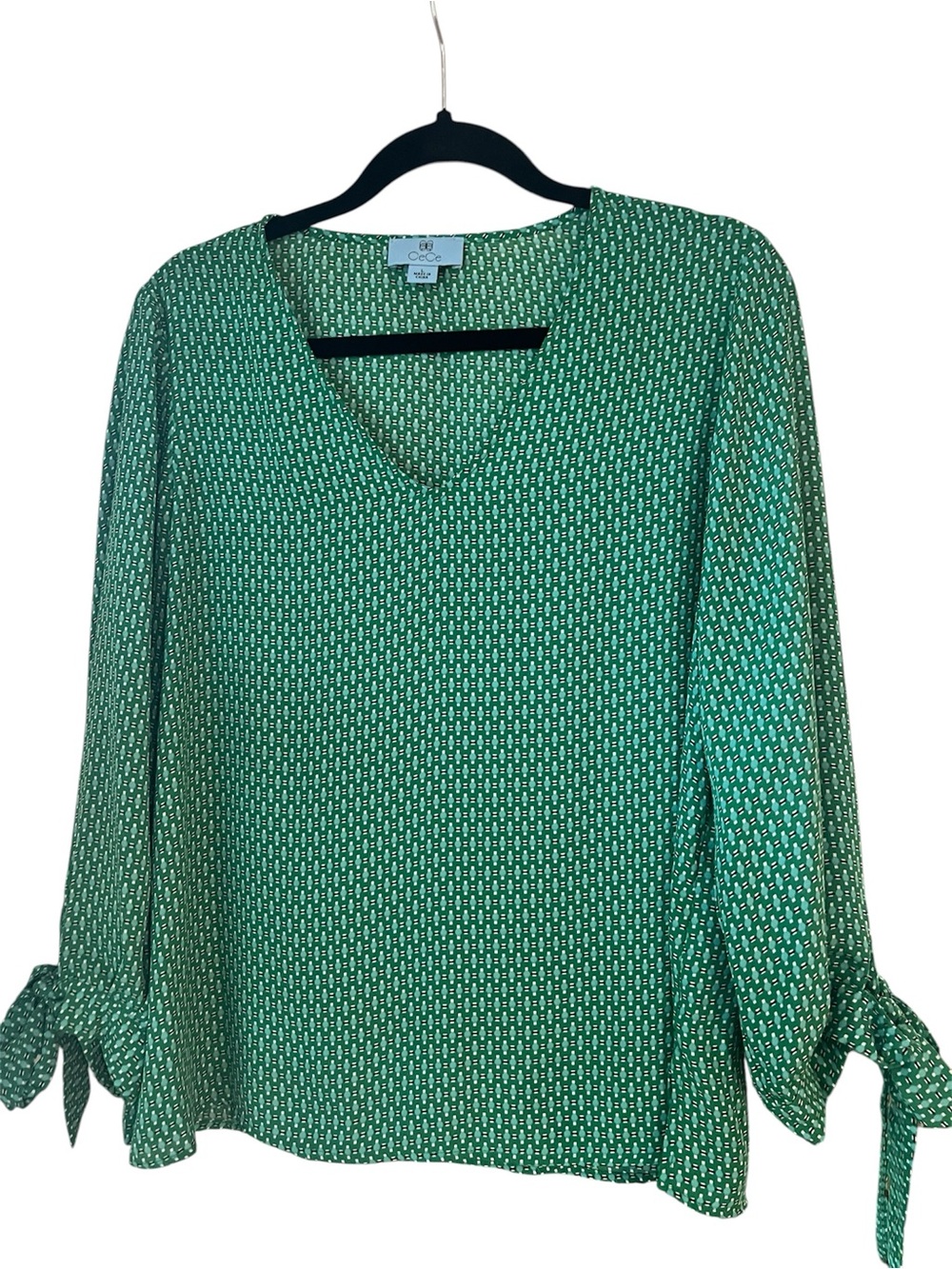 Cece green printed Thai sleeve blouse size large excellent used condition